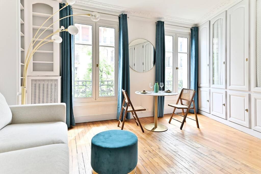 Apartamento Haussmannien Lumineux Et Central- Ii París