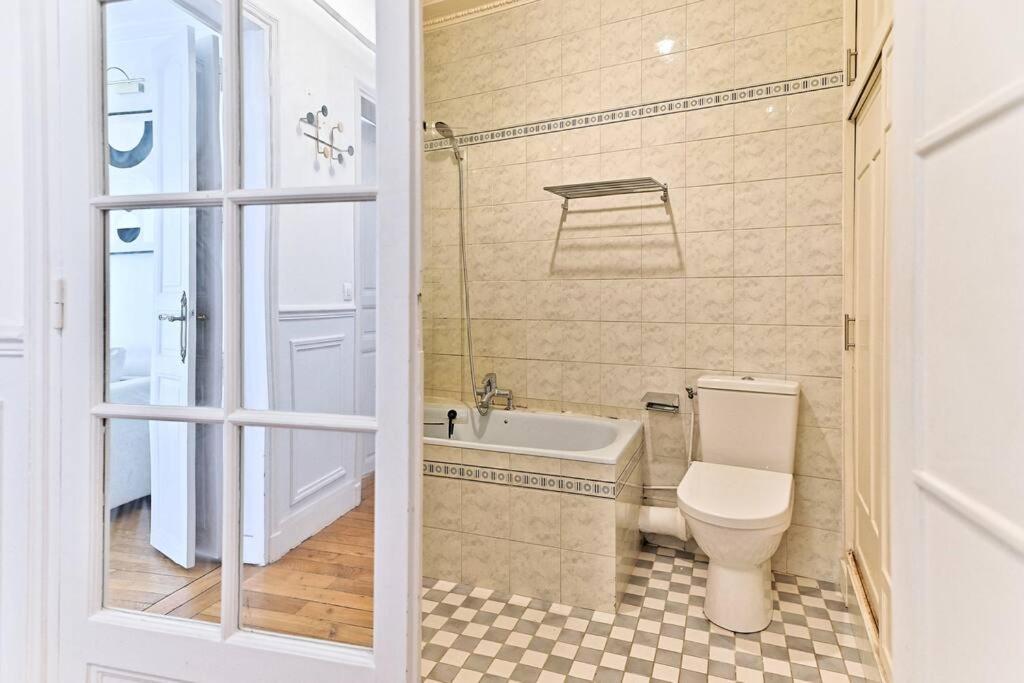 Haussmannien Lumineux Et Central- Ii Apartamento París